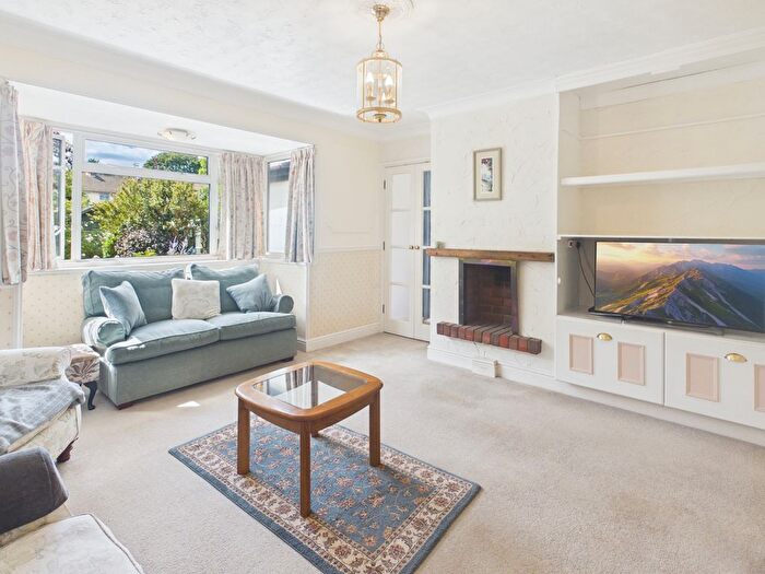 3 Bedroom Semi-detached House For Sale In Bishops Oak Ride, Tonbridge, TN10