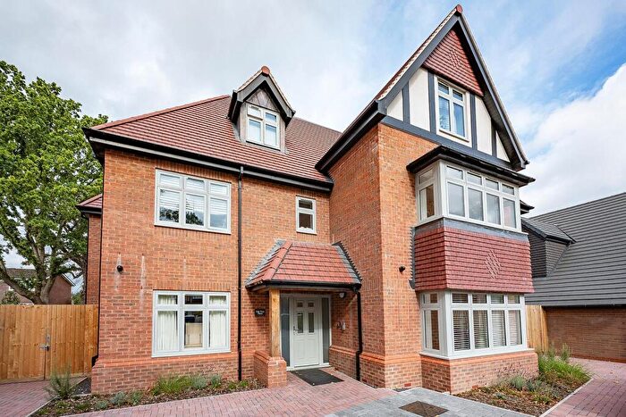 2 Bedroom Apartment For Sale In Oak Tree Place, Tanworth Lane, B90