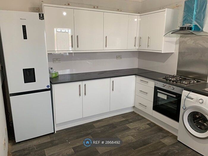 5 Bedroom Flat To Rent In Llangyfelach Road, Treboeth, Swansea, SA5