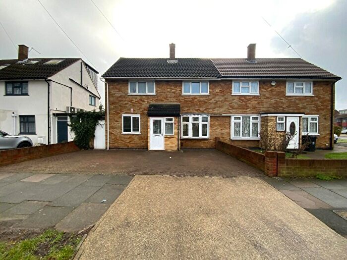 3 Bedroom Semi Detached House To Rent In Wood Lane, Hornchurch, London, RM12