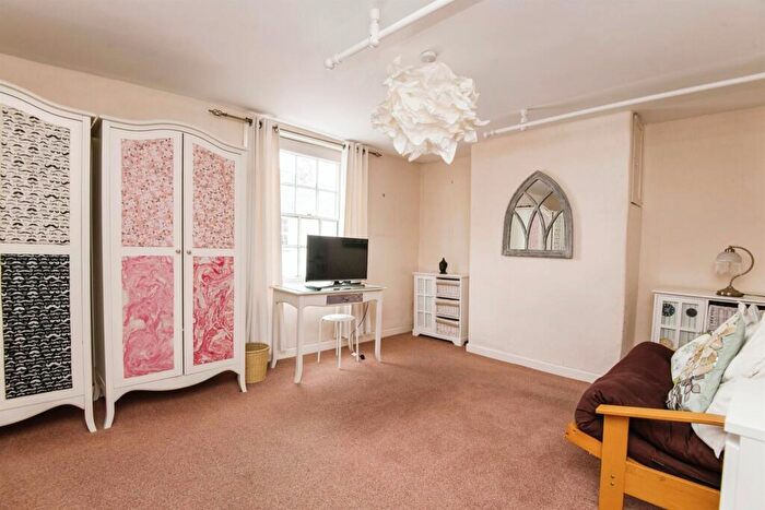 3 Bedroom Terraced House For Sale In St. Andrew Street, Tiverton, EX16