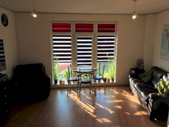 2 Bedroom Flat To Rent In Barnsley, S70