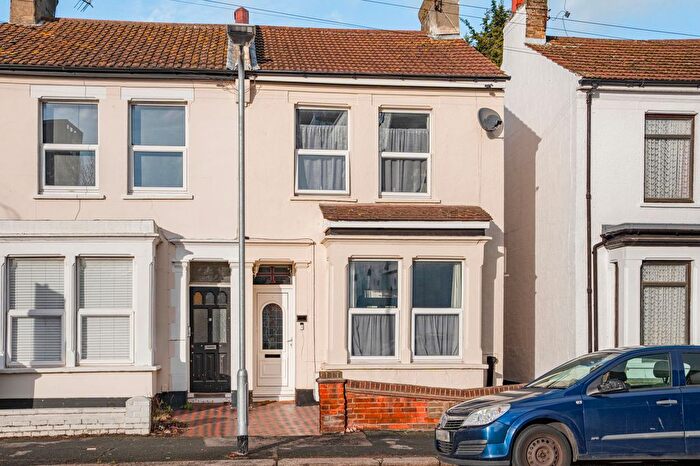 2 Bedroom Semi Detached House For Sale In Guildford Road, Southend-On-Sea, SS2