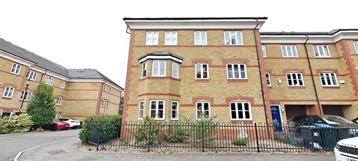 2 Bedroom Flat For Sale In Mackensie Court, Winchmore Hill, N21