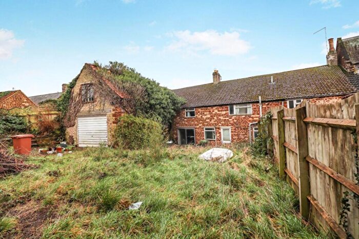 3 Bedroom Terraced House For Sale In High Street, Finedon, NN9