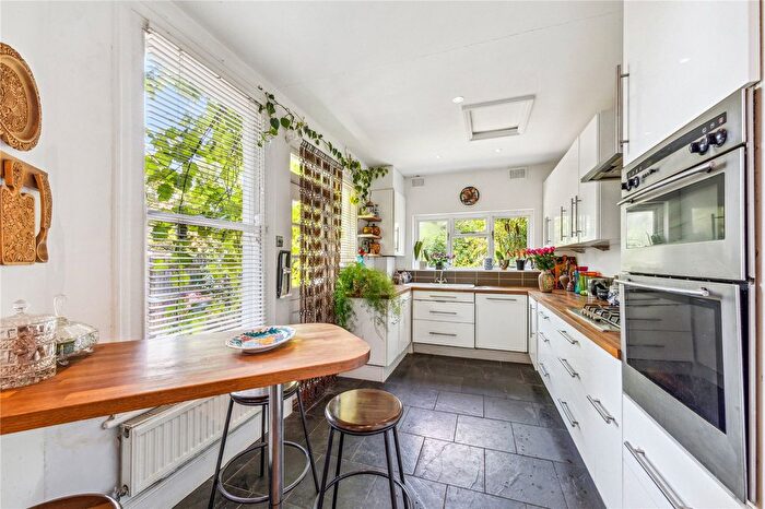3 Bedroom Semi-detached House For Sale In Glencairn Road, London, SW16