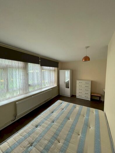4 Bedroom Flat To Rent In Holly Park, Finsbury Park, N4