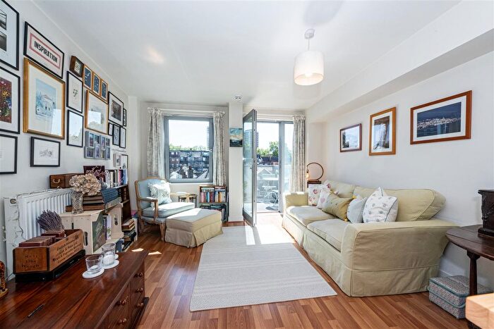 1 Bedroom Flat For Sale In Normandy Place, Shepherds Bush, W12