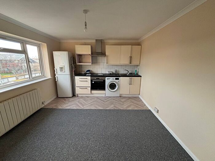 2 Bedroom Flat To Rent In Selhurst Road, London, SE25