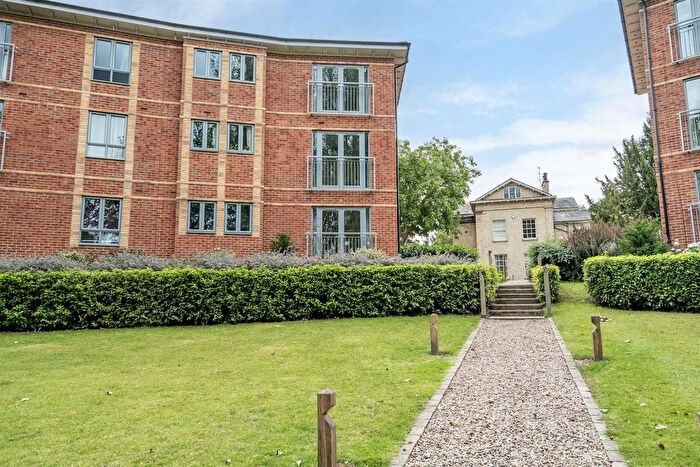 2 Bedroom Flat For Sale In College Mews, York, YO31
