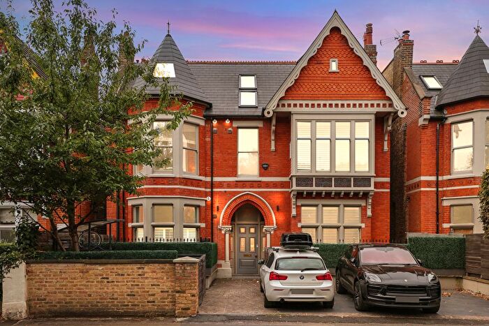 2 Bedroom Flat For Sale In Gordon Road, Ealing, London, W5