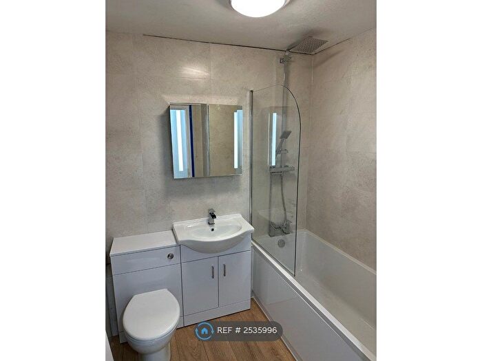 2 Bedroom Flat To Rent In Clive House, Croydon, CR0