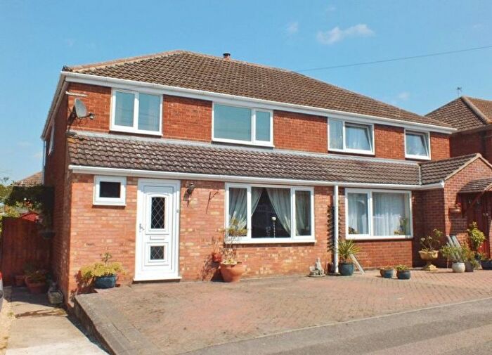 3 Bedroom Property To Rent In South Avenue, Kidlington, OX5