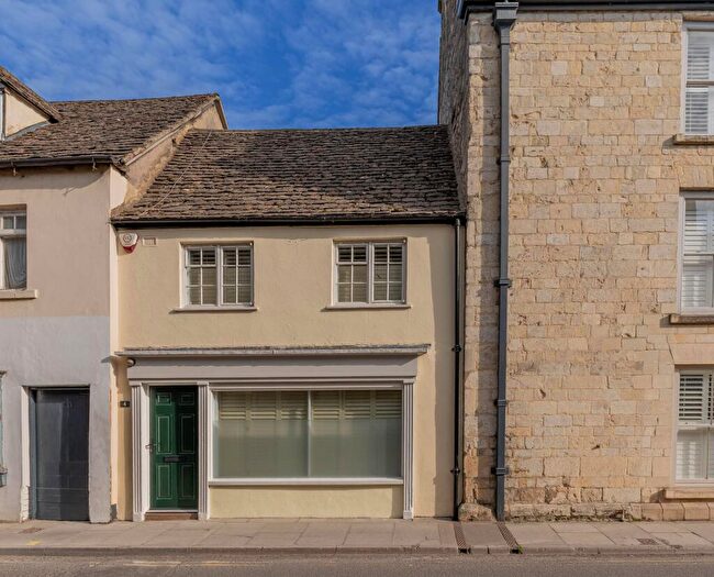 2 Bedroom Terraced House For Sale In Oxford Street, Malmesbury, SN16