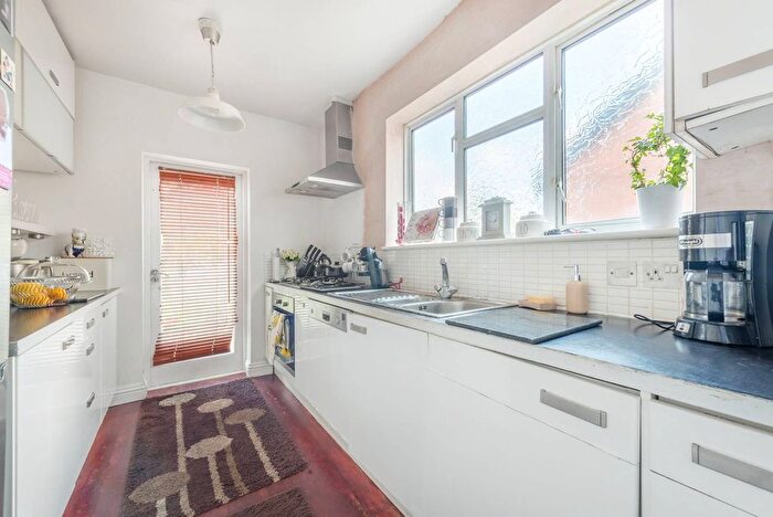 4 Bedroom Semi-detached House To Rent In Hall Road, Isleworth, TW7