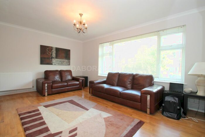 3 Bedroom Maisonette To Rent In Orford Road, South Woodford E18
