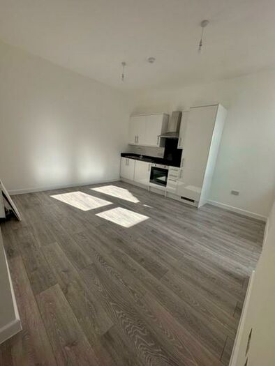 1 Bedroom Flat To Rent In Holly Lane, Goodmayes, IG3