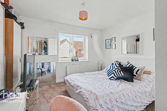 2 Bedroom Coach House For Sale In Latter Road, Maidstone, ME17