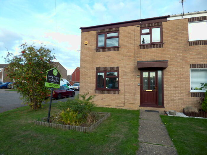 3 Bedroom Semi-Detached House To Rent In Hollow Grove Way, Lowestoft, NR33