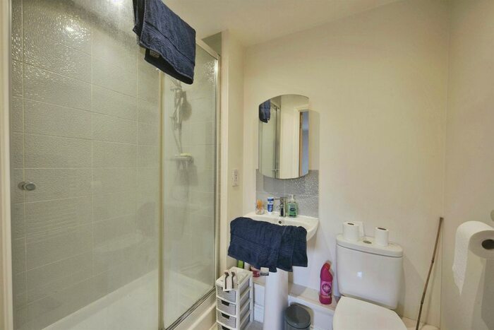 2 Bedroom Flat For Sale In Lywood Drive, Sittingbourne, ME10
