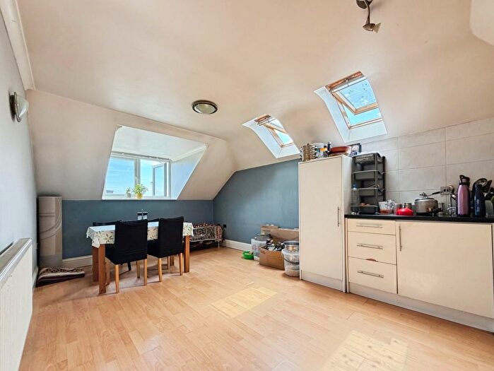 2 Bedroom Flat To Rent In Lampton Road, Hounslow, TW3