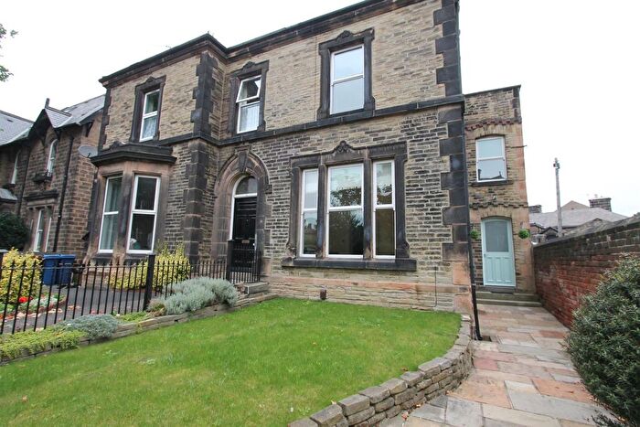 3 Bedroom Semi-Detached House To Rent In Huddersfield Road, Barnsley, S75