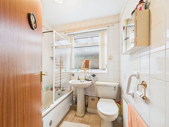 2 Bedroom Semi-Detached Bungalow For Sale In Crossdale Road, Hindley Green, WN2