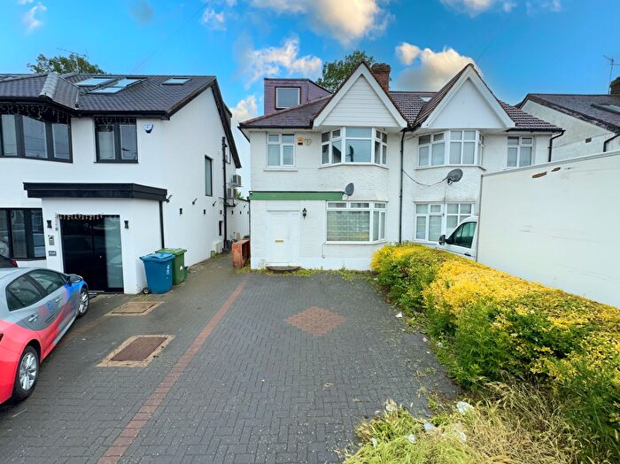 4 Bedroom Semi Detached House For Sale In Methuen Road, Edgware, HA8