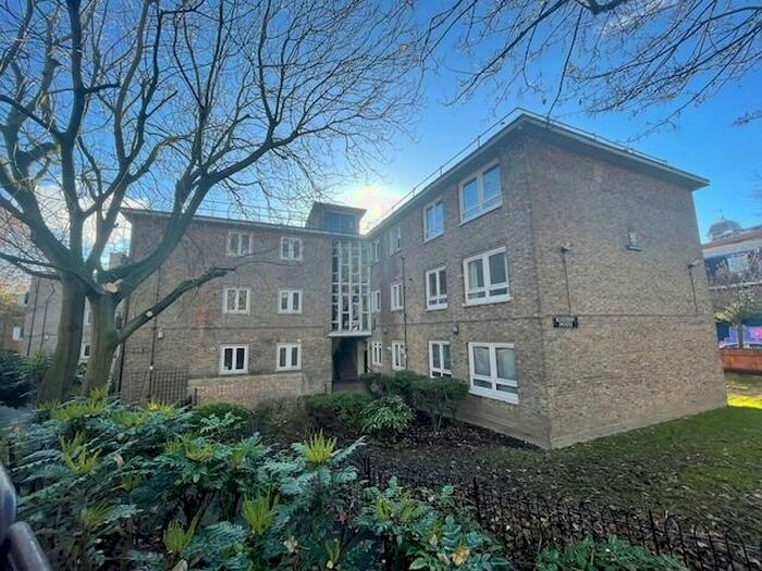 4 Bedroom Apartment To Rent In Sewardstone Road, Bethnal Green, E2