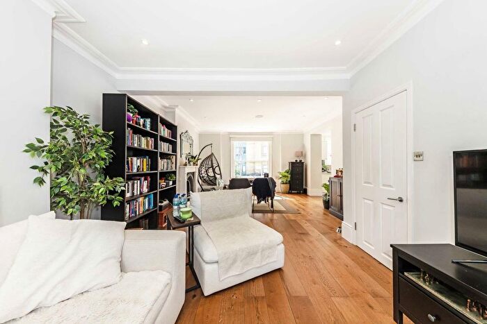 3 Bedroom Flat To Rent In Greville Road, Kilburn Park, NW6