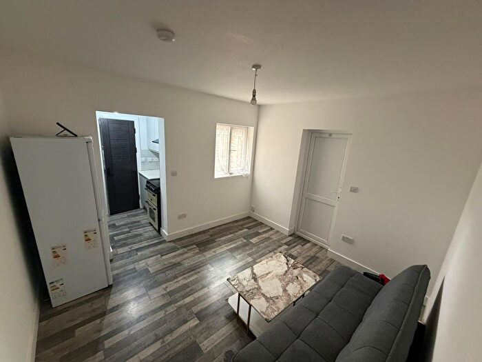 1 Bedroom Flat To Rent In Chadwel Heath, RM6
