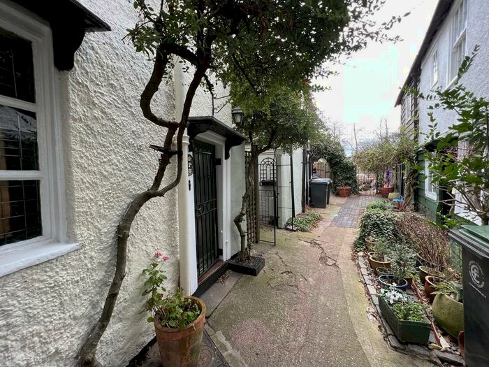 Studio To Rent In Market Square, Waltham Abbey, Essex, EN9