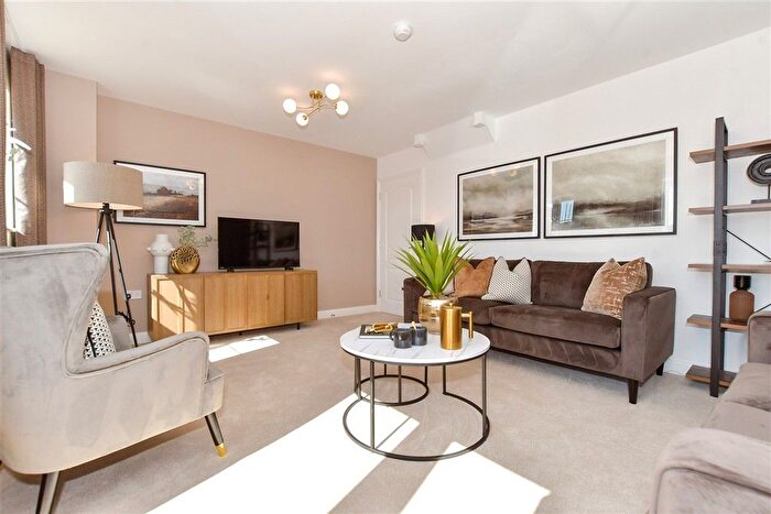 4 Bedroom Detached House For Sale In Richmond Park, Whitfield, Dover, Kent, CT16