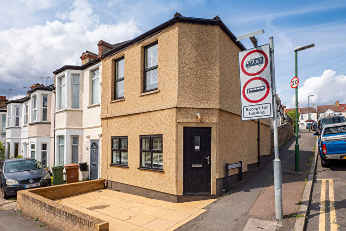 3 Bedroom End Of Terrace House To Rent In Lower Road, Sutton, SM1