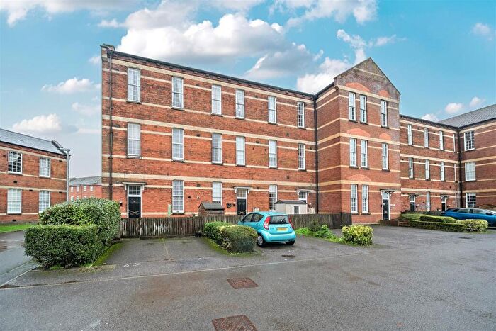 2 Bedroom Flat For Sale In Hillier Road, Devizes, SN10