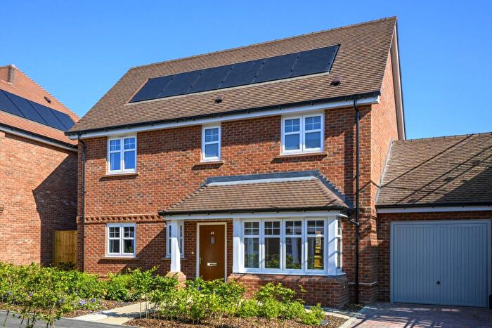 3 Bedroom Detached House For Sale In Hitches Lane, Fleet, GU51