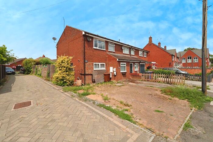 3 Bedroom End Of Terrace House For Sale In Berry Hedge Lane, Burton-on-Trent, Staffordshire, DE15