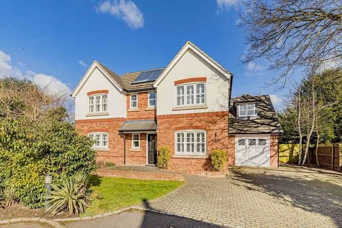 5 Bedroom Property To Rent In Oakington Close, Sunbury-On-Thames, TW16