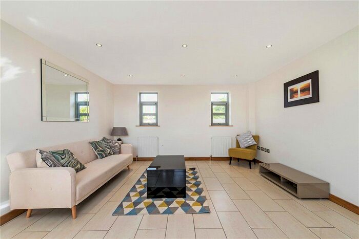 1 Bedroom Flat To Rent In North Road, Brentford, TW8