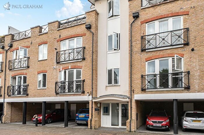 2 Bedroom Flat For Sale In Waterside Court, Carshalton, SM5