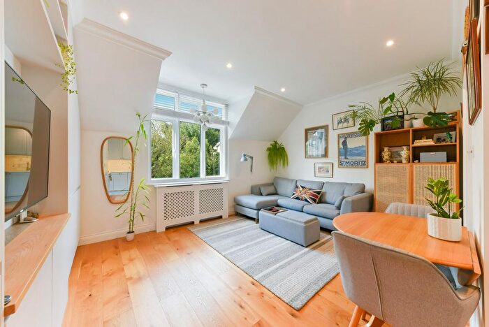 1 Bedroom Flat For Sale In Coombe Lane, Raynes Park, SW20