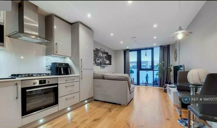 2 Bedroom Flat To Rent In Peake Court, Wallington, SM6