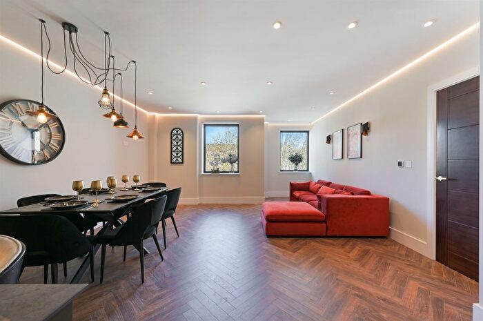 2 Bedroom Flat For Sale In King Street, London, W6