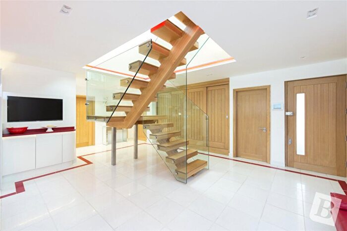 6 Bedroom Detached House For Sale In Poole Road, Hornchurch, RM11