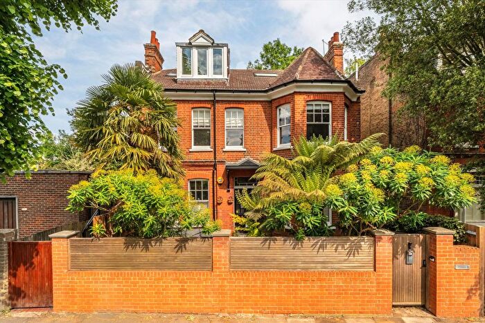 4 Bedroom Flat To Rent In Kenilworth Road, Ealing, W5
