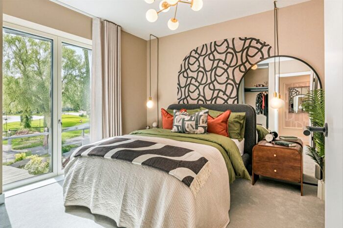 2 Bedroom Flat For Sale In Flat North Gate Park, Harringay, N15