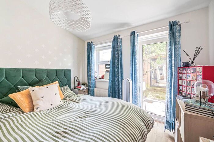 2 Bedroom Flat To Rent In Sumatra Road, West Hampstead, London, NW6