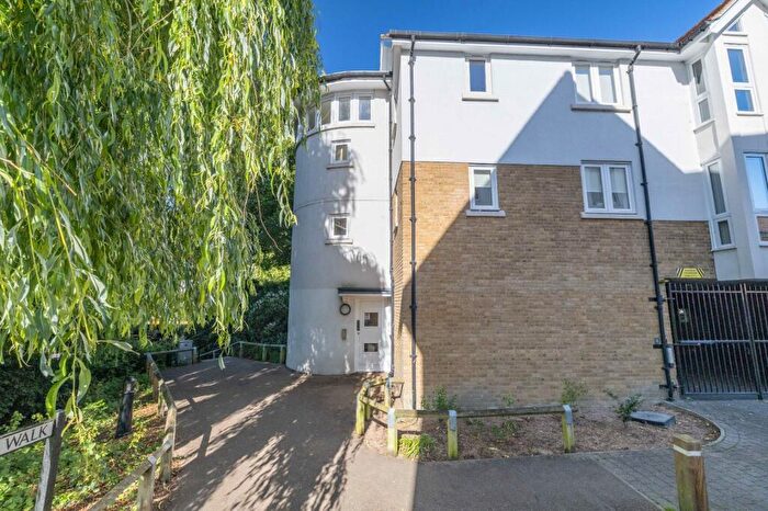 2 Bedroom Flat For Sale In City Wall Avenue, Canterbury, Kent, CT1