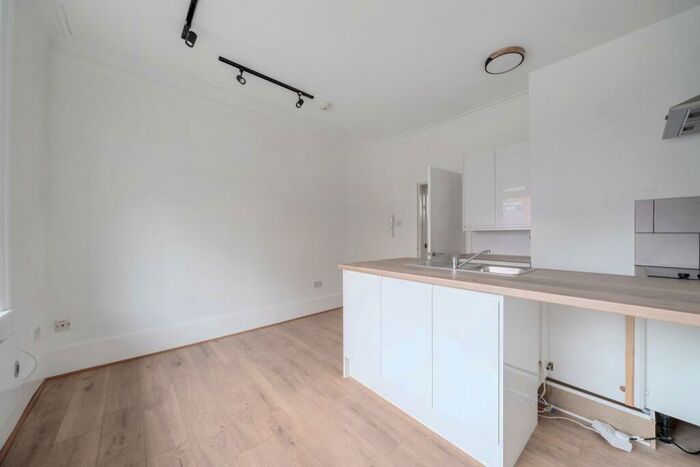 1 Bedroom Flat To Rent In London Road Rochester, ME2