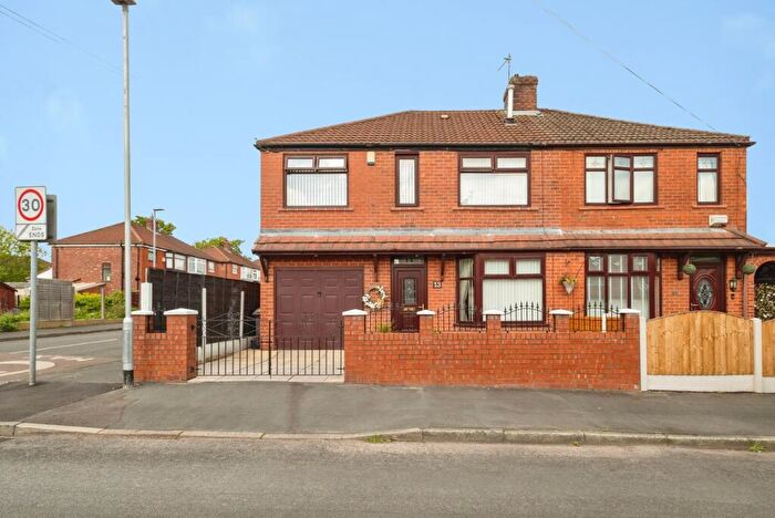 4 Bedroom Semi-Detached House For Sale In Buckingham Road, Droylsden, Manchester, Greater Manchester, M43